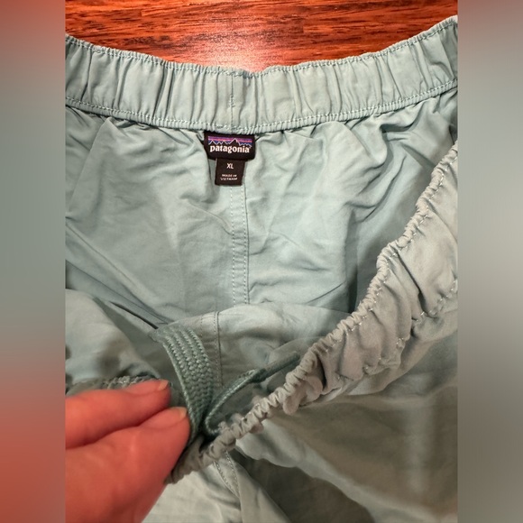 Patagonia barely baggies shorts size XL EUC - Picture 3 of 4